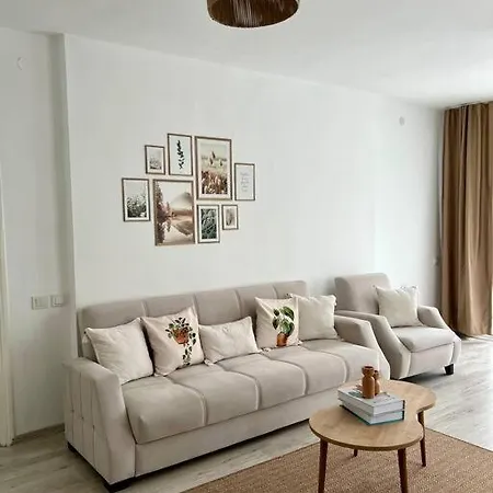 Guel Homes: Denize Yakin Merkezi Modern Ev